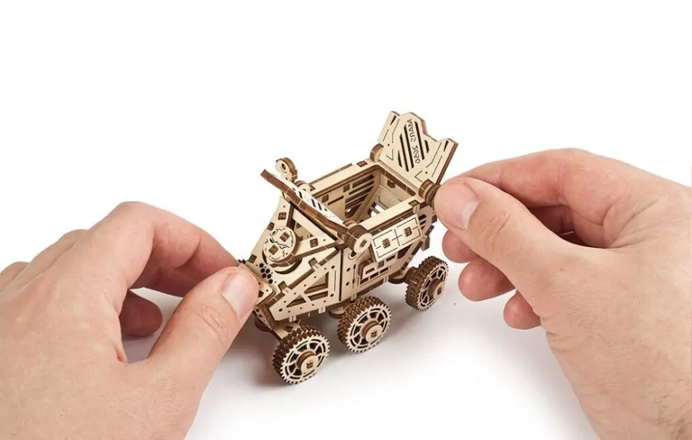Ugears 3D dřevěné mechanické puzzle Bugina z Marsu