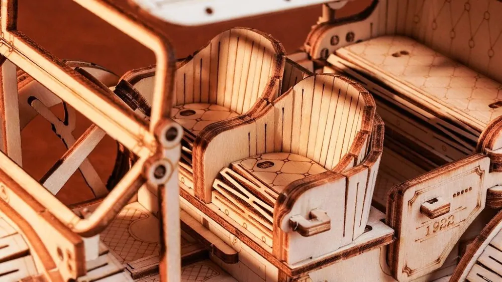 RoboTime 3D dřevěná mechanická skládačka Historické auto
