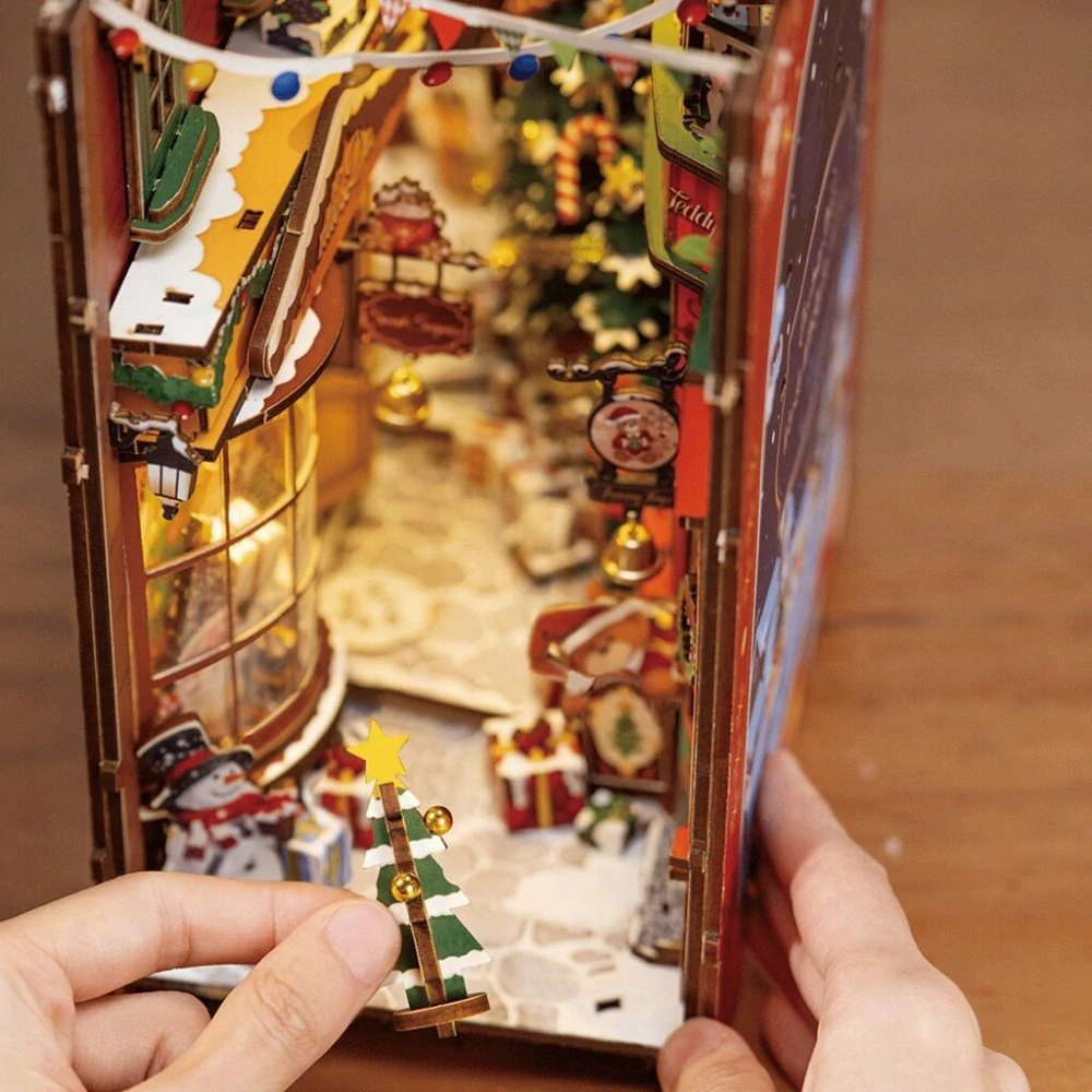 RoboTime 3D skládačka Zarážka na knihy Miniatura domečku Vánoční ulička