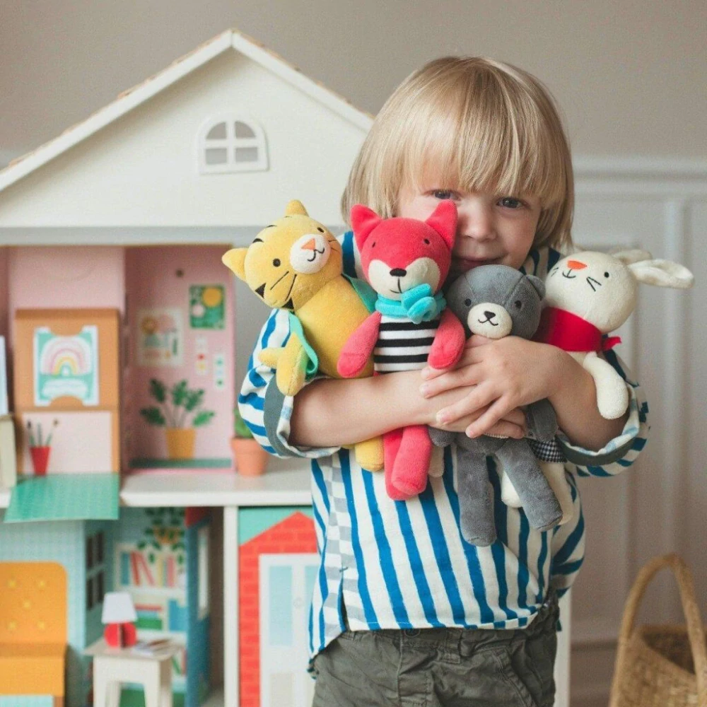 Petit Collage Plyšová medvědice v malířském studiu