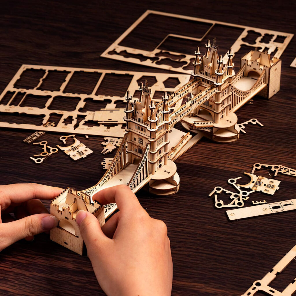 RoboTime 3D dřevěná mechanická skládačka Tower Bridge svítící