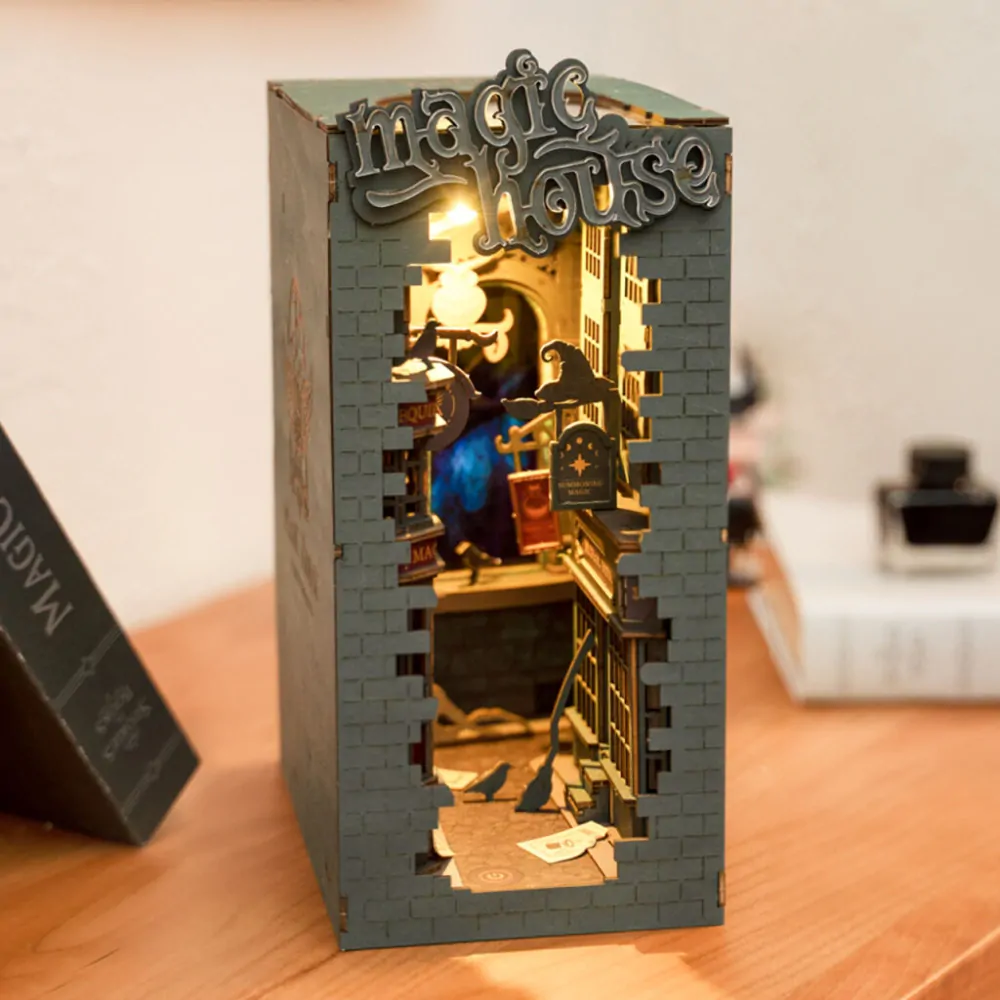RoboTime 3D skládačka Zarážka na knihy Miniatura domečku Kouzelnická ulička
