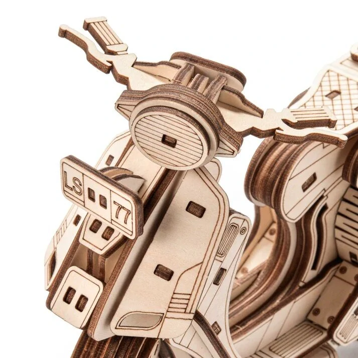 Little Story 3D dřevěná skládačka Sting Scooter