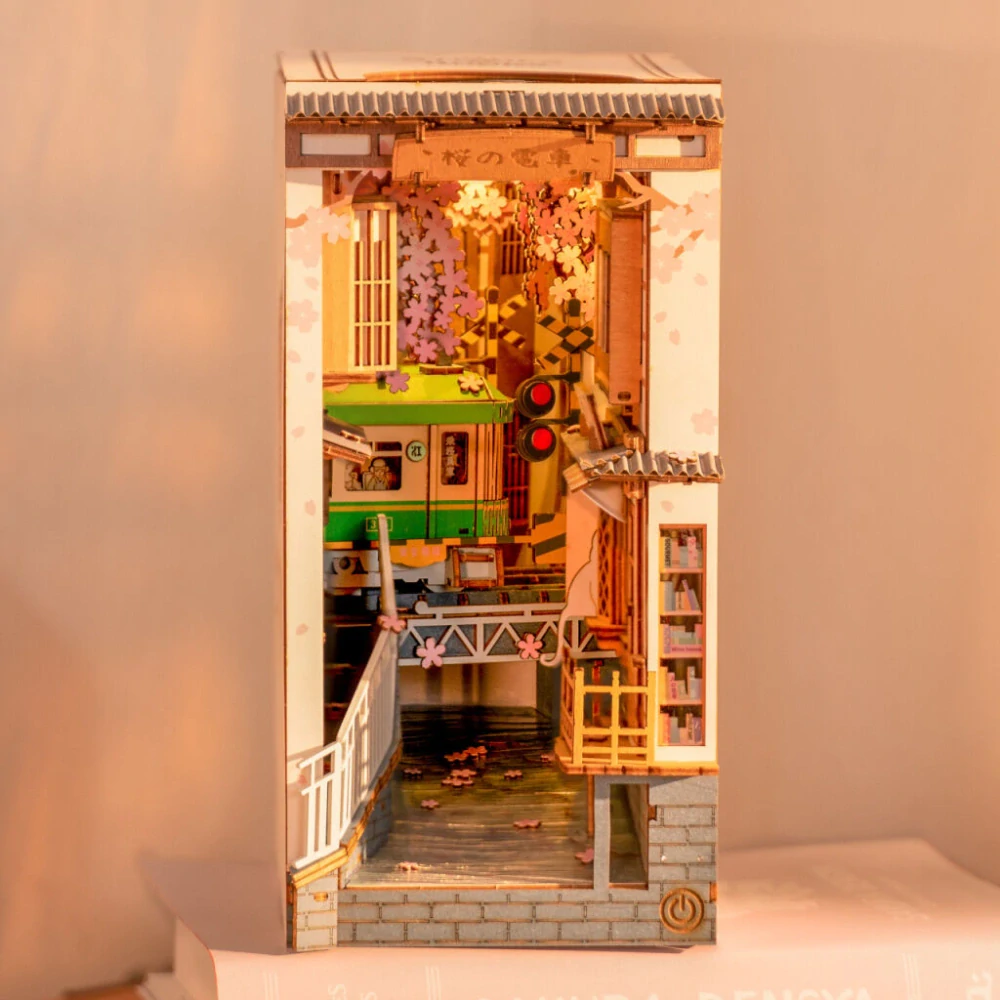 RoboTime 3D skládačka Zarážka na knihy Miniatura domečku Sakurová ulička